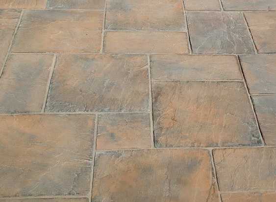 Mixed paving sizes to give a natural look
