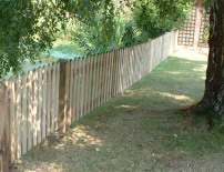 An effective solution for keeping children away from a pond.